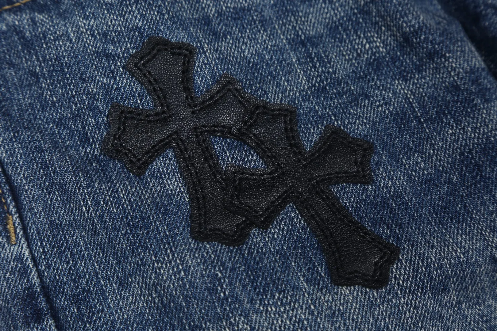 P260 White background picture [High quality] Code: 25017# Color: Ice blue Size: S/28 to Fermentation wash and soft color fixation, soft and thick to wear. Details are all hand-polished and made with craftsmanship. All-over jacquard fabric has a unique design style. Multiple processes have been used to create a full retro feel. A niche and unique non-contrast shirt. Customized distressed spray-painted buttons. Every detail is crafted with craftsmanship.